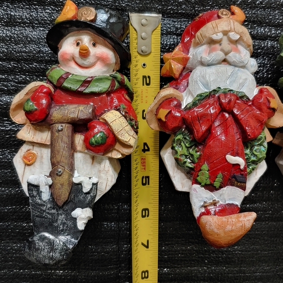 FOUR Christmas holiday figurines. Santa Claus Snowman stocking shelf decorations - Picture 10 of 16